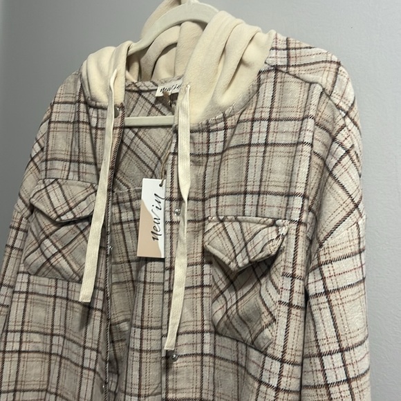 NEW IN Oversized Flannel Button Down Plaid Jacket Raw Hem NWT - Picture 6 of 11